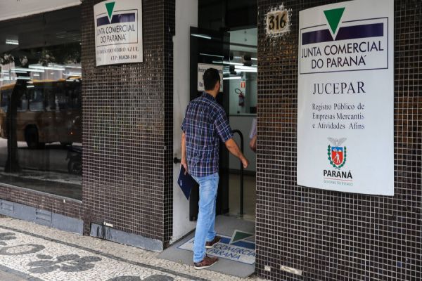 Paraná bate recorde histórico e abre empresas em menos de 8 horas, 23 horas mais rápido que a média nacional