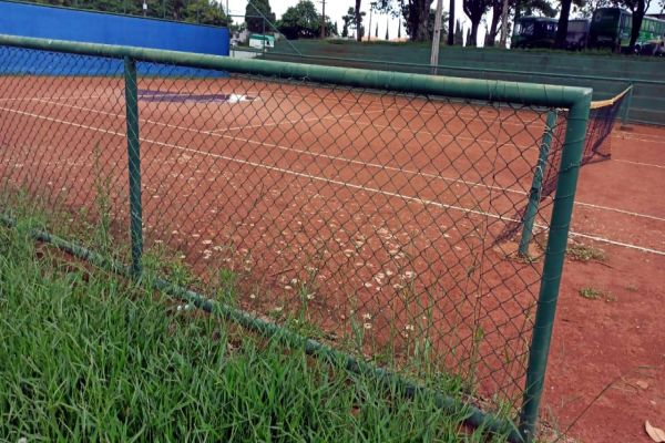 Dr. Lauri solicita ao Executivo a revitalização das quadras de tênis do Ciro Nardi