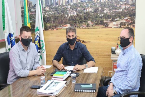 Paranhos sanciona lei que reserva moradias às mulheres vítimas de violência doméstica
