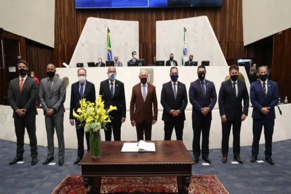 Foto relacionada a notícia: Nova Mesa Diretora é empossada na Assembleia Legislativa do Paraná