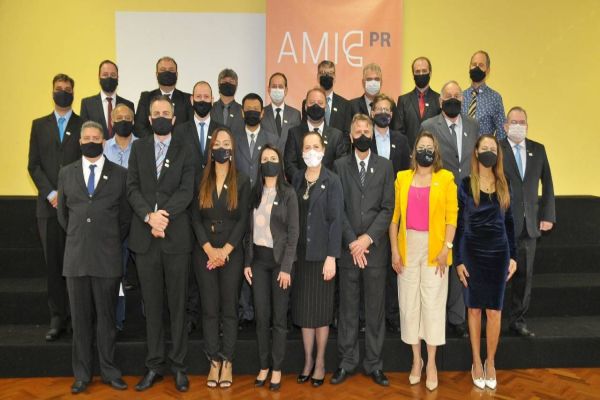 Imagem referente a notícia: Nova diretoria da AMIC Paraná toma posse e reforça compromisso com a sociedade