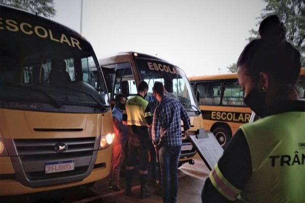 Veículos do transporte escolar começam a receber o selo de segurança Transitar 2021