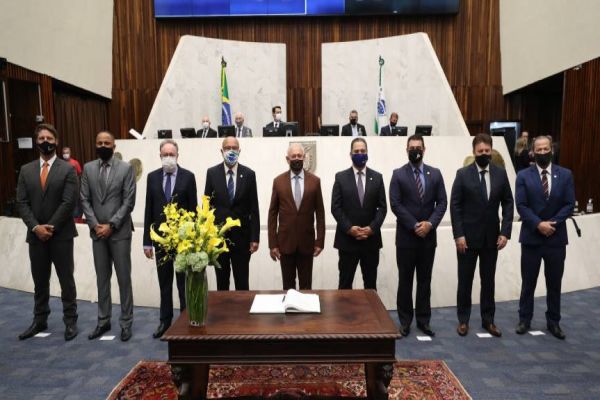 Nova Mesa Diretora é empossada na Assembleia Legislativa do Paraná