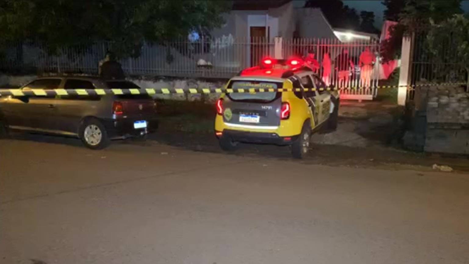 Dois homens são mortos a tiros e um terceiro fica em estado grave no Bairro Santo Onofre
