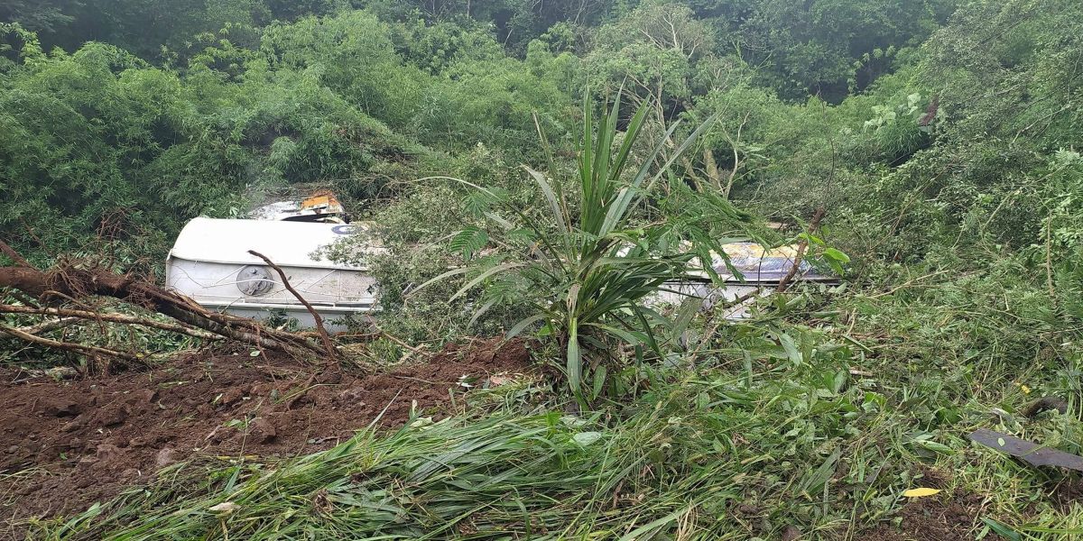 Caminhão de combustível fica completamente destruído em Nova Laranjeiras