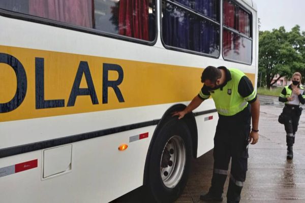 Transporte Escolar: concluída a vistoria da área rural, Transitar inicia inspeção das vans urbanas