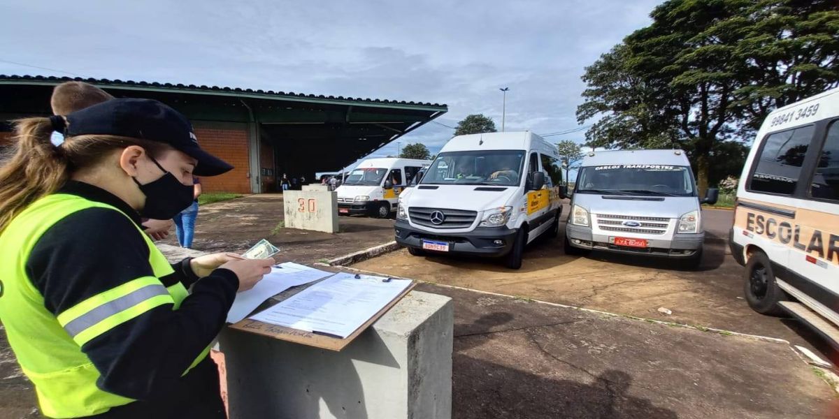 Para permissionários de vans escolares, "a esperança está voltando"