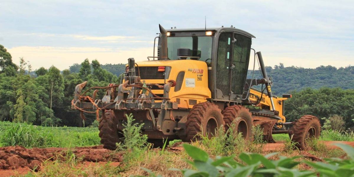 Operação Safra faz reparos em estradas, bueiros e pontes no interior de Cascavel