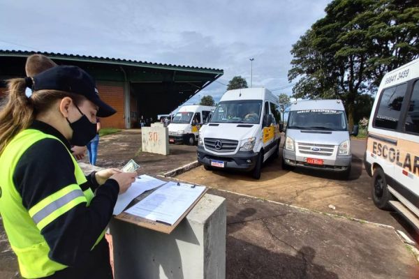 Para permissionários de vans escolares, "a esperança está voltando"