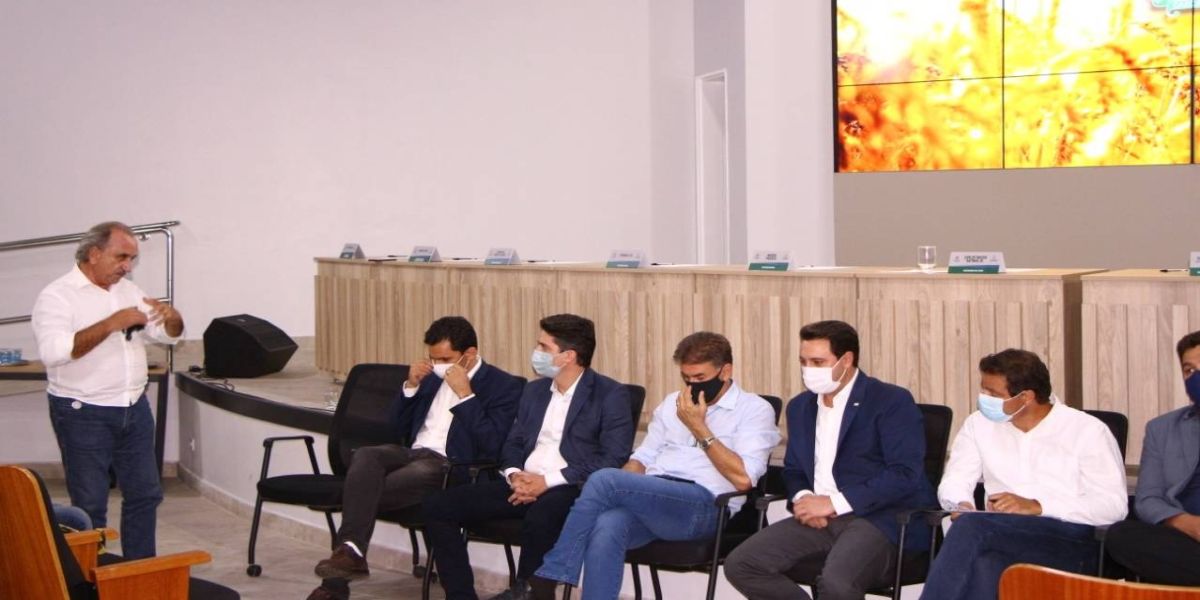 Paranhos intermedeia reunião entre lideranças do Oeste e governador Ratinho Junior