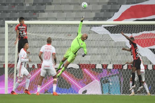 Líder Inter empata com Athletico-PR em Curitiba