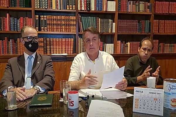 Bolsonaro convoca reunião para discutir preço dos combustíveis