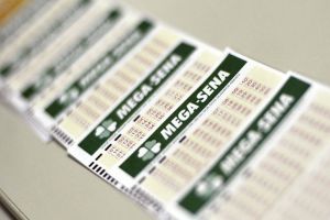 Imagem referente à notícia: Mega-Sena acumula e pode pagar R$ 7,5 milhões no próximo concurso
