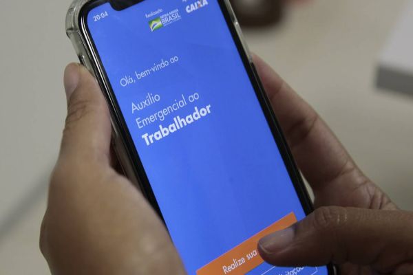 Governo pretende recriar auxílio emergencial de R$ 200, mas deve mudar regras