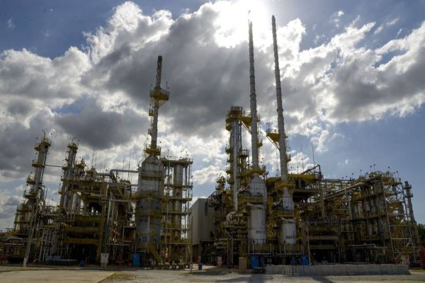 Petrobras aumenta preço da gasolina em cerca de 8% nas refinarias