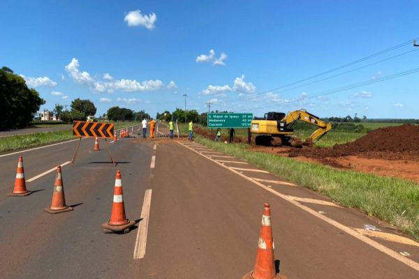 Serviços de drenagem é realizado na BR-277, em Sta. Terezinha de Itaipu