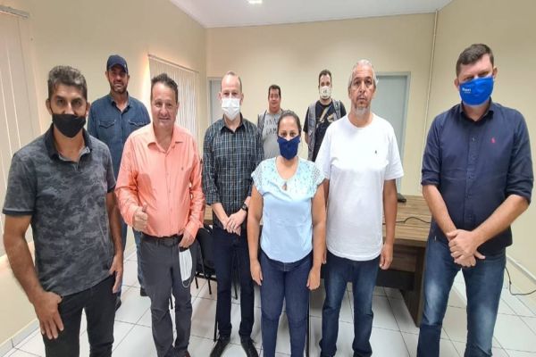 Melo visita Território Cidadão e conhece programa que envolve mais de 350 famílias