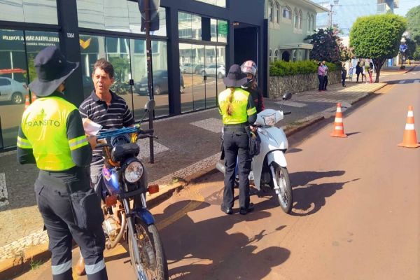 Motociclista: "No trânsito, sua responsabilidade salva vidas"