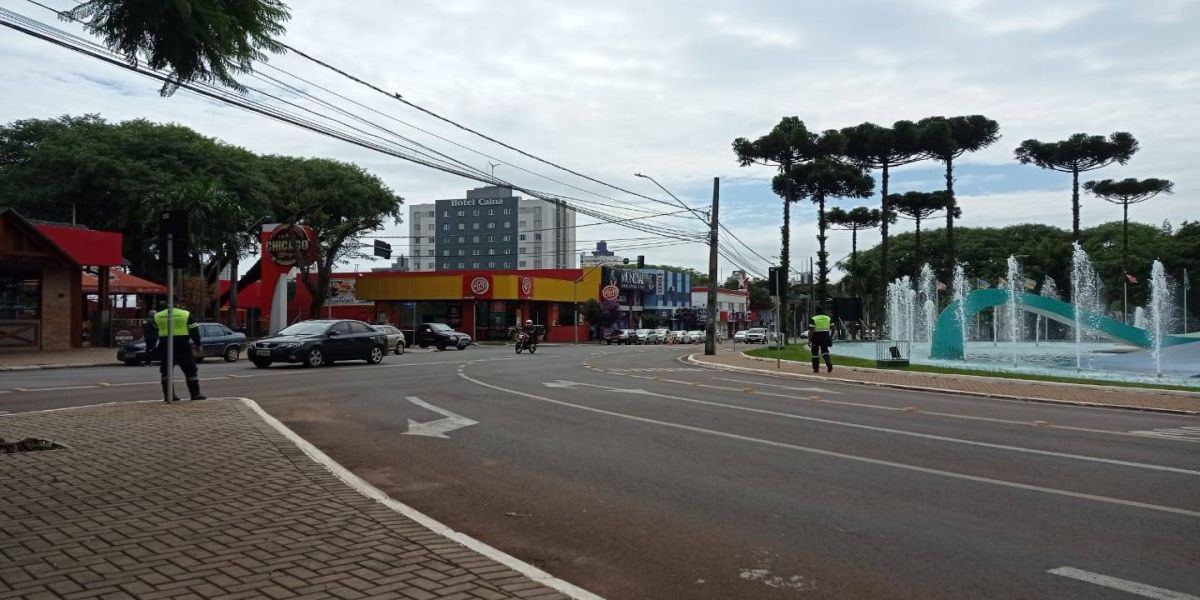 Conversão à esquerda: Operação Presença orienta condutores na Praça do Migrante