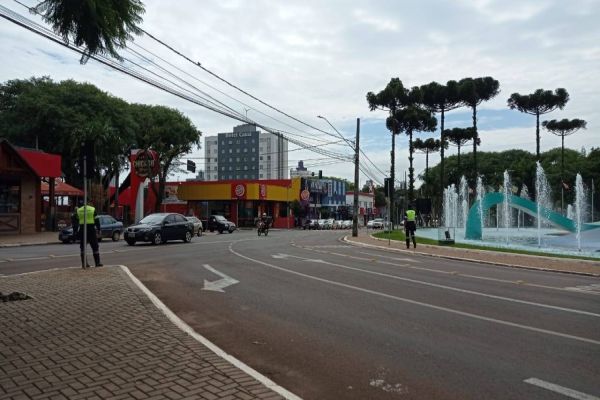 Conversão à esquerda: Operação Presença orienta condutores na Praça do Migrante