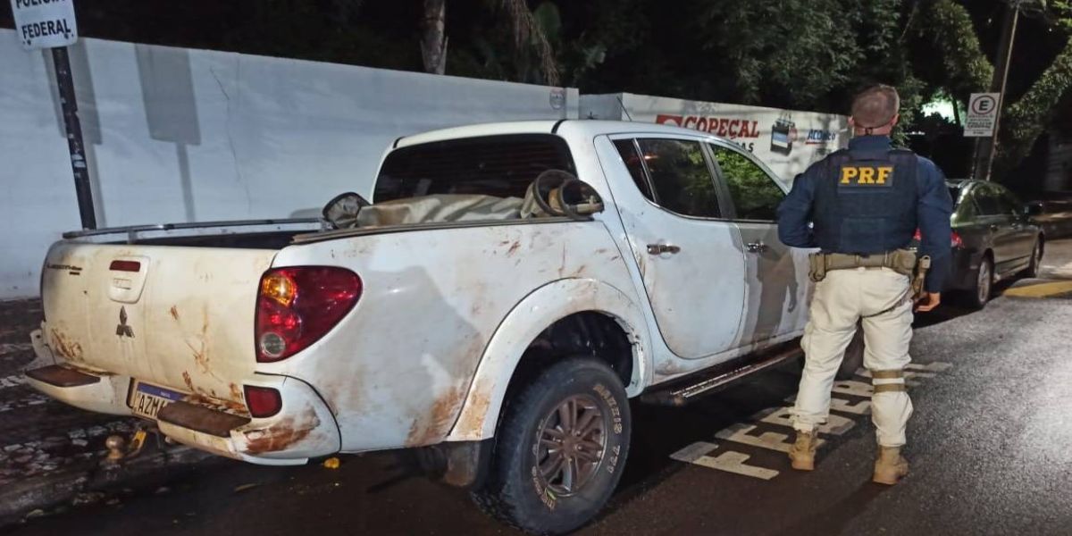 PRF recupera carro roubado preparado para o transporte de drogas no Paraná