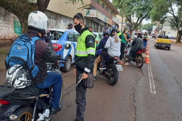 Mais de 300 motociclistas são orientados na primeira semana de Operação Moto Segura 2021