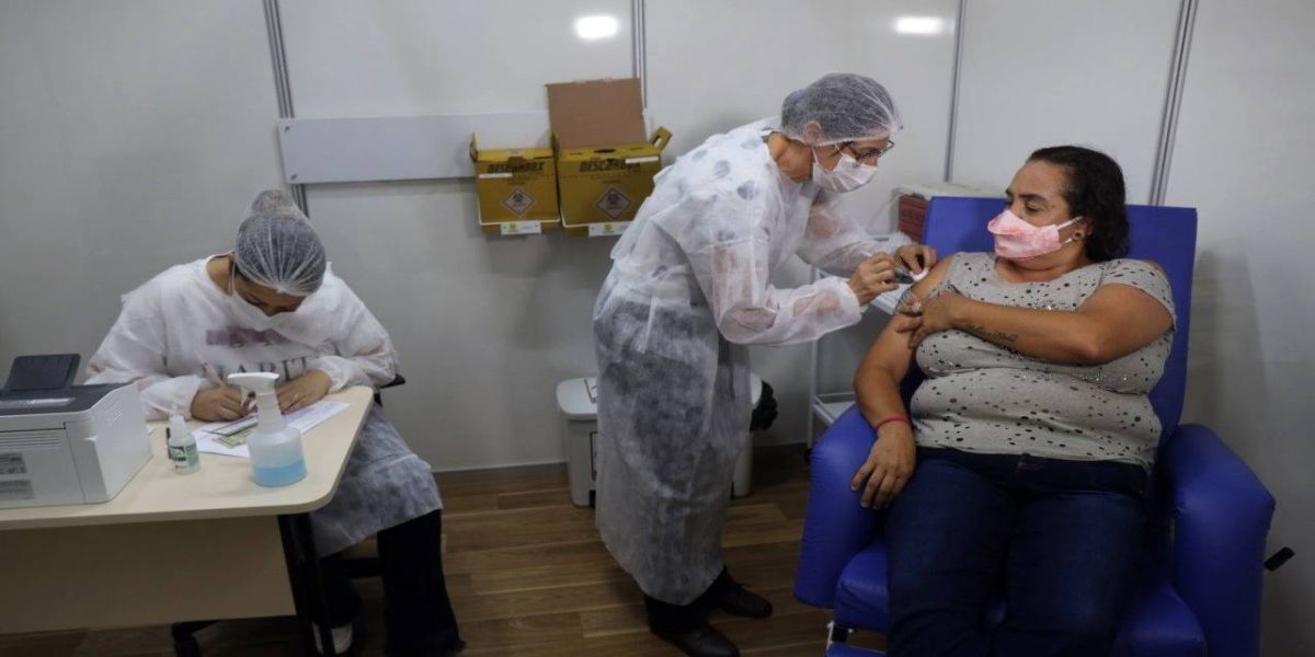 Cascavel começa segunda dose da vacina contra covid-19