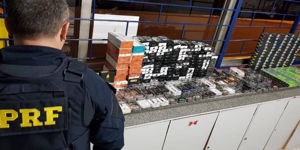 PRF apreende 408 cigarros eletrônicos de maconha líquida