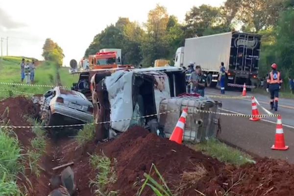 Imagem referente a notícia: Homem morre após forte colisão frontal na BR-369 em Corbélia