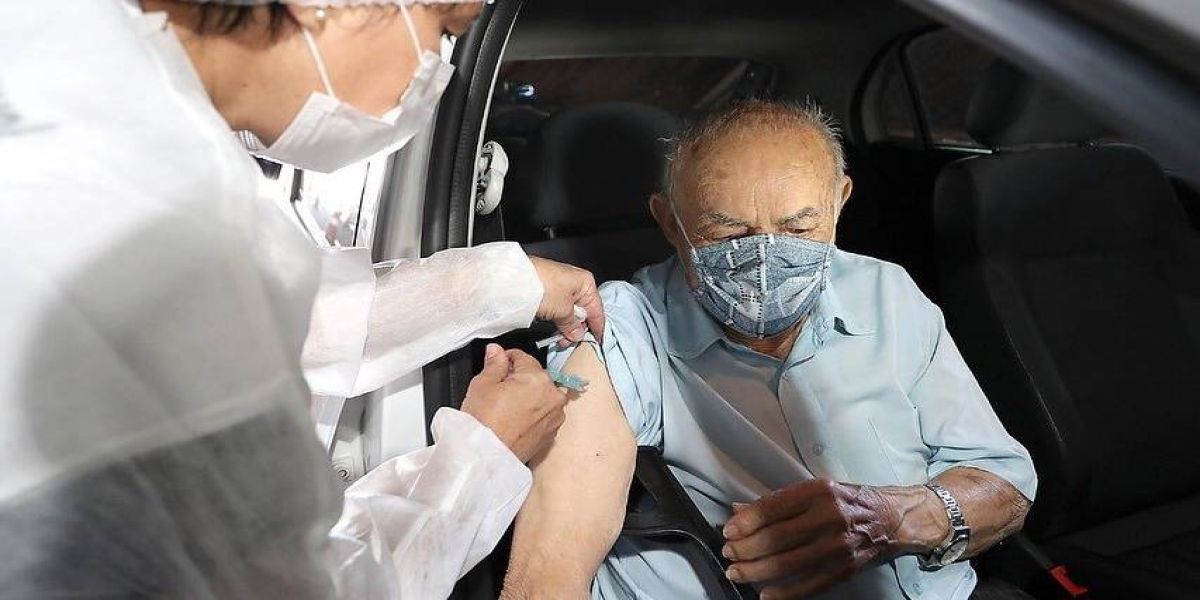 Cascavel tem o maior percentual de vacinação de idosos entre as principais cidades do Paraná