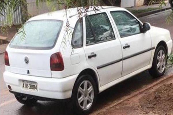 Gol é furtado na Rua Souza Naves, em Cascavel