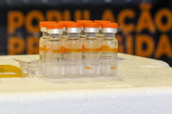 Paraná vai receber 2,4 milhões de doses de vacina até março