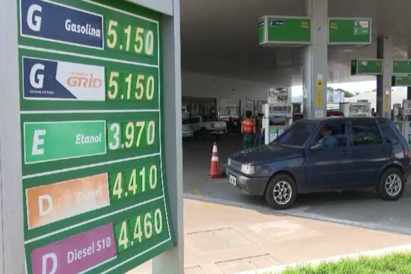 Preço da gasolina sobe 25,7% desde maio e ultrapassa R$ 5,00, aponta Ticket Log