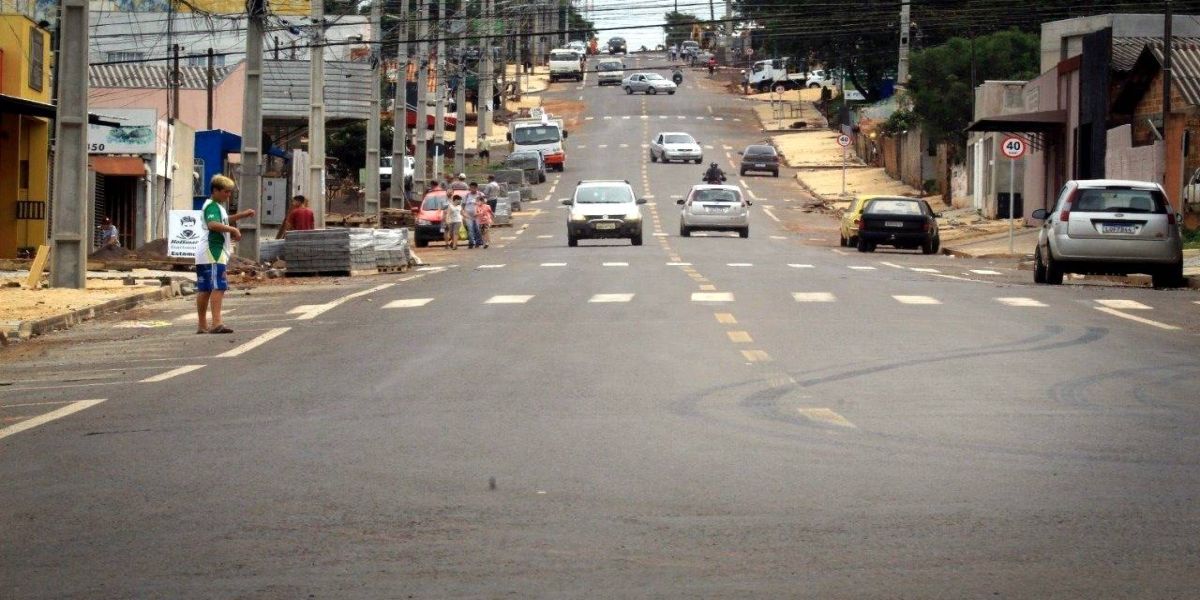Professor Santello pede urgência em redutores de velocidade próximo a escola
