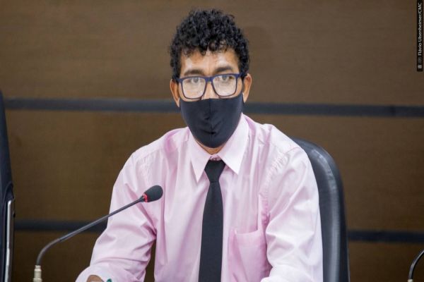 Josias de Souza quer concurso para ocupar cargo de intérprete de Libras na Câmara