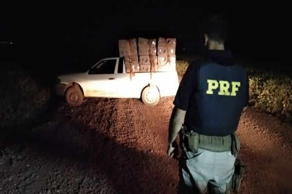 PRF apreende duas camionetes carregadas de cigarros no oeste do Paraná