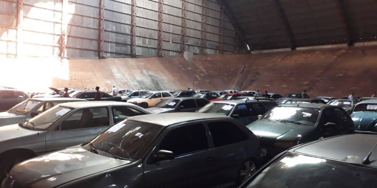 Leilão de veículos: lotes podem ser conferidos esta semana no pátio da Transitar