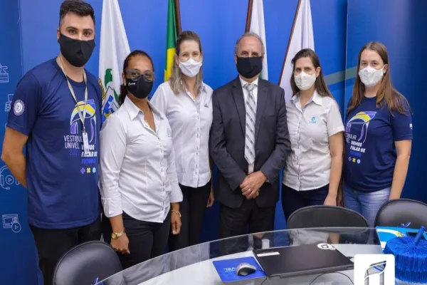 Foto relacionada a notícia: Colação de grau da Univel tem participação de forma online com familiares e amigos dos formandos