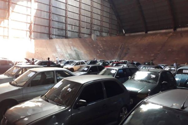 Leilão de veículos: lotes podem ser conferidos esta semana no pátio da Transitar