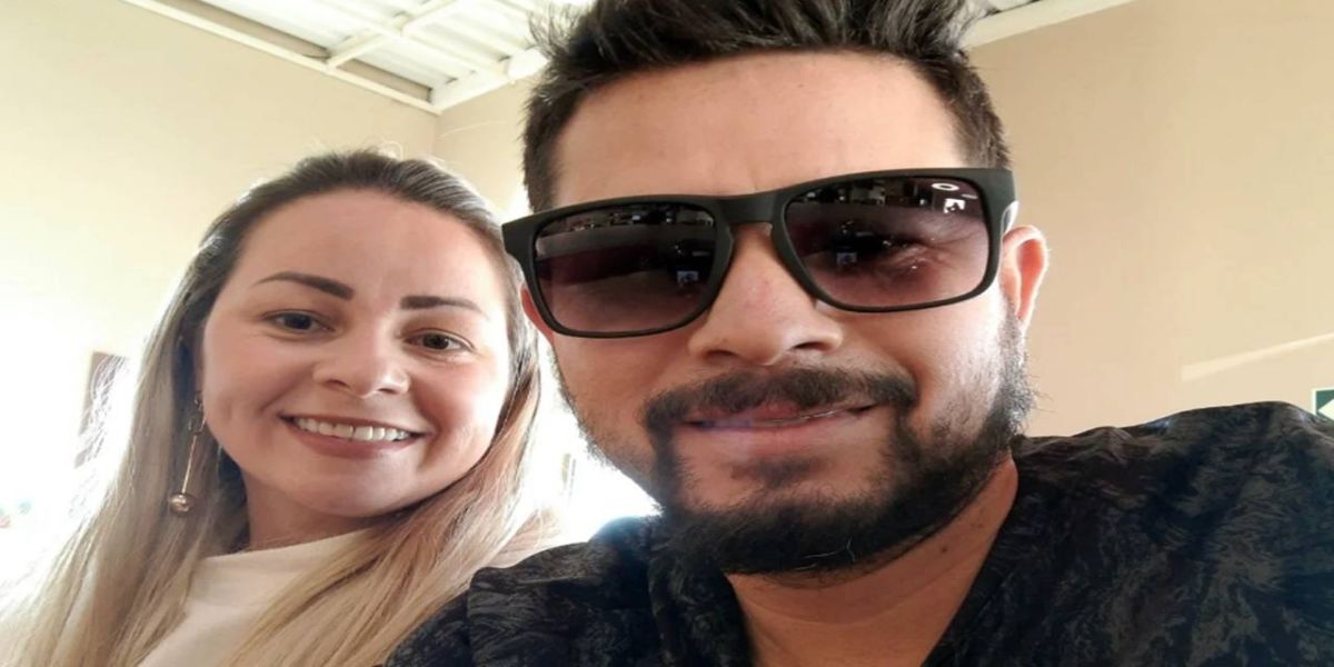 Homem acusado de matar esposa a facadas diante dos filhos é procurado pela polícia