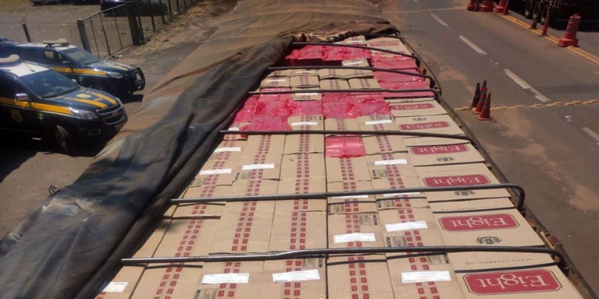 PRF apreende carreta carregada com cigarros contrabandeados no Paraná