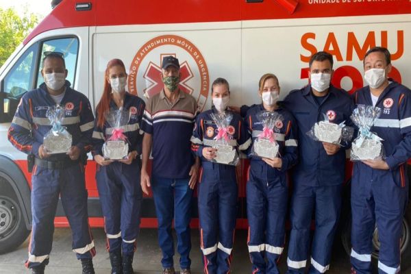 Vítima de parada cardiorrespiratória após receber alta, agradece e homenageia trabalho do Consamu