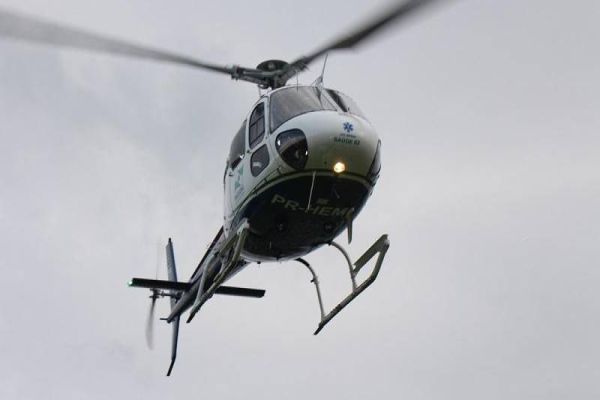 Homem que teve 45% do corpo queimado é transferido de helicóptero de Toledo a Londrina