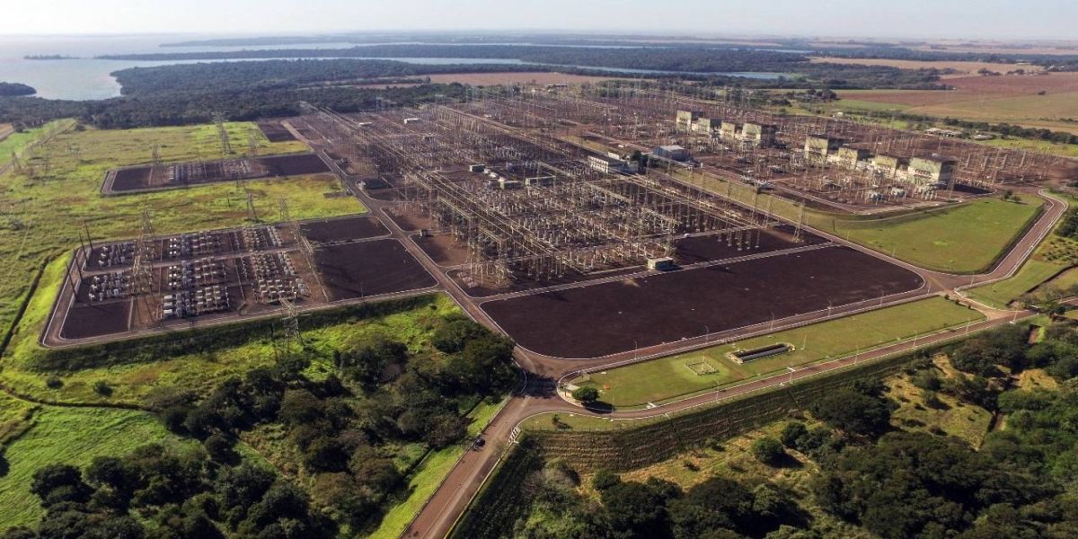 Bolsonaro dá a largada em Foz do Iguaçu à revitalização do sistema de Furnas, com recursos da Itaipu
