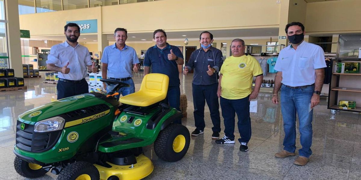 FC Cascavel adquire novo trator cortador de grama para atender time profissional e a base