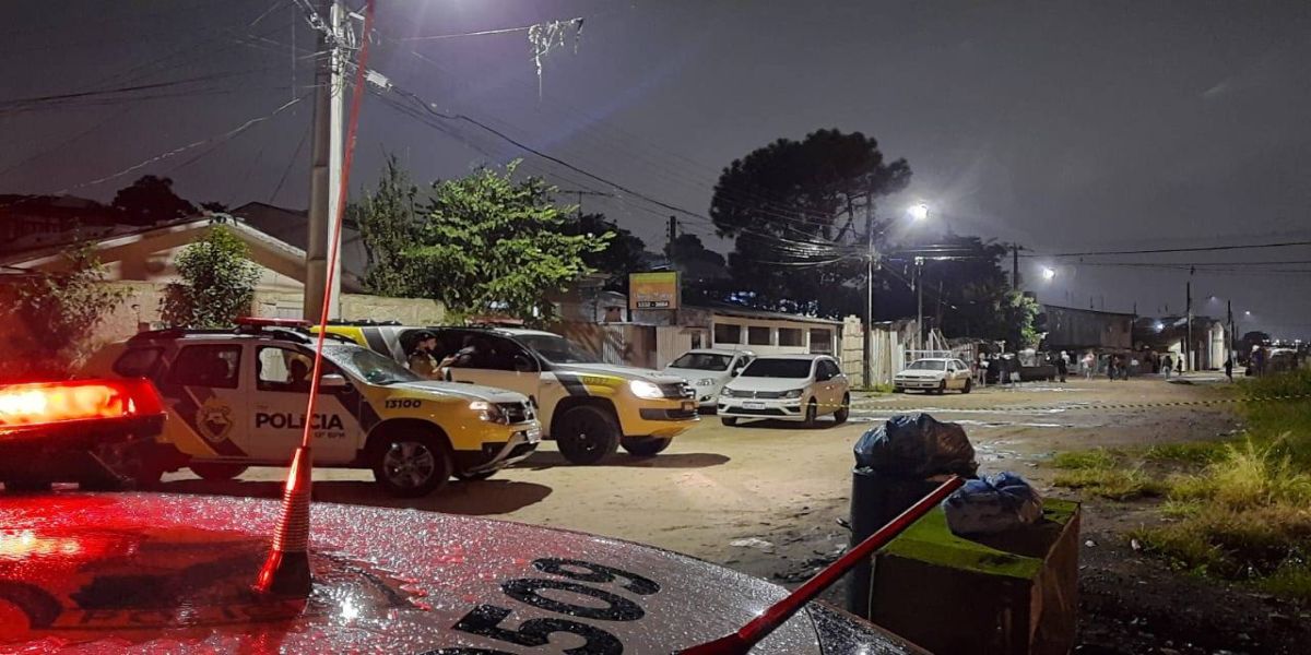 Abordagem a suposto ponto de venda de armas termina em confronto e um morto em Curitiba