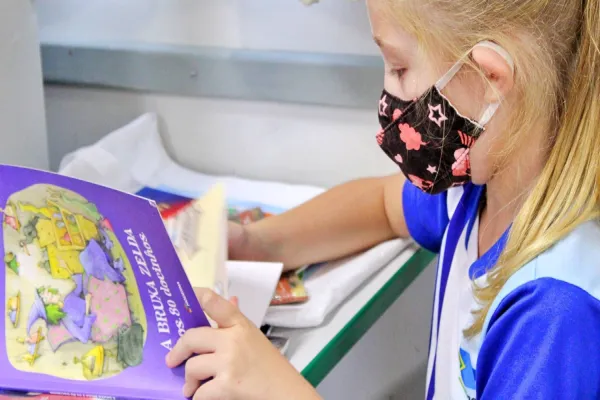 Foto relacionada a notícia: Educação distribui mais de 9 mil livros aos alunos matriculados na rede municipal de Itaipulândia