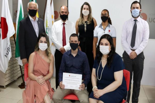 Uopeccan Cascavel comemora a formatura de três novos residentes em cirurgia oncológica e oncologia