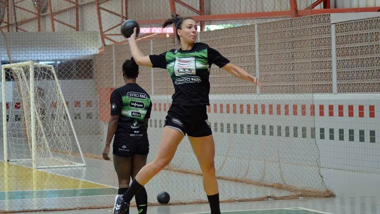 Foto relacionada a notícia: Atleta do Handebol FAG é convocada para a Seleção Brasileira