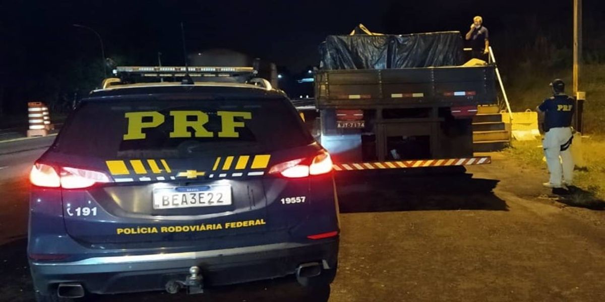 IRATI - PRF apreende R$ 1,5 milhão em vinhos importados no Paraná